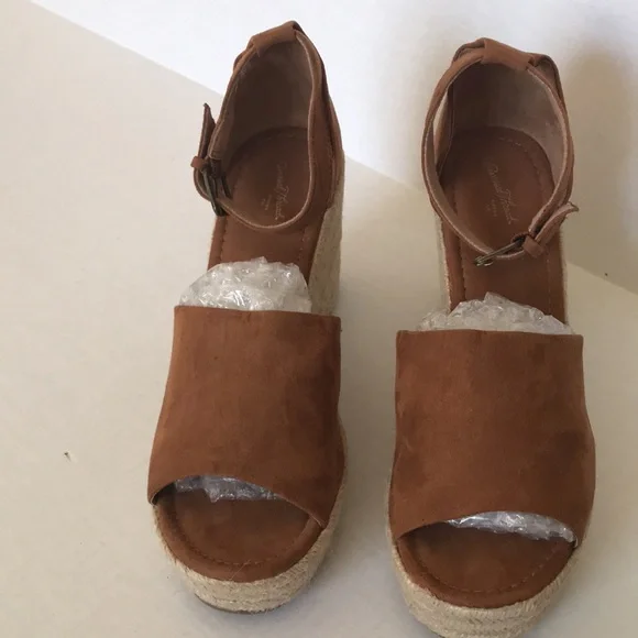 EUC Universal Thread Faux Suede Espadrilles Wedge Cognac Sandals Size 9 - Picture 6 of 12